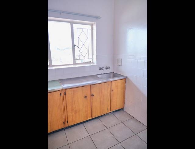 2 BEDROOM PROPERTY TO RENT IN FLORIDA LAKE